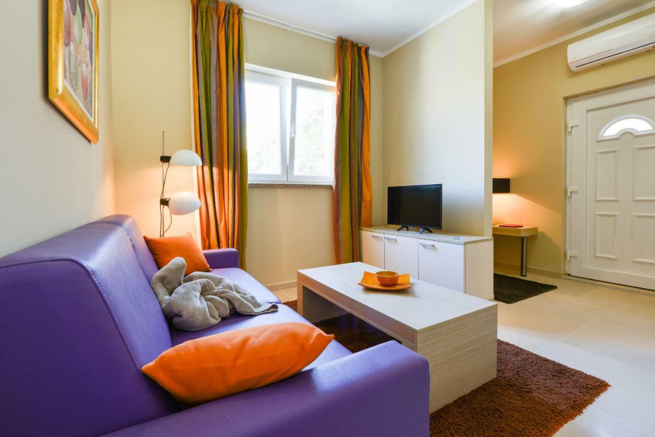 לון Cecilia Apartments מראה חיצוני תמונה