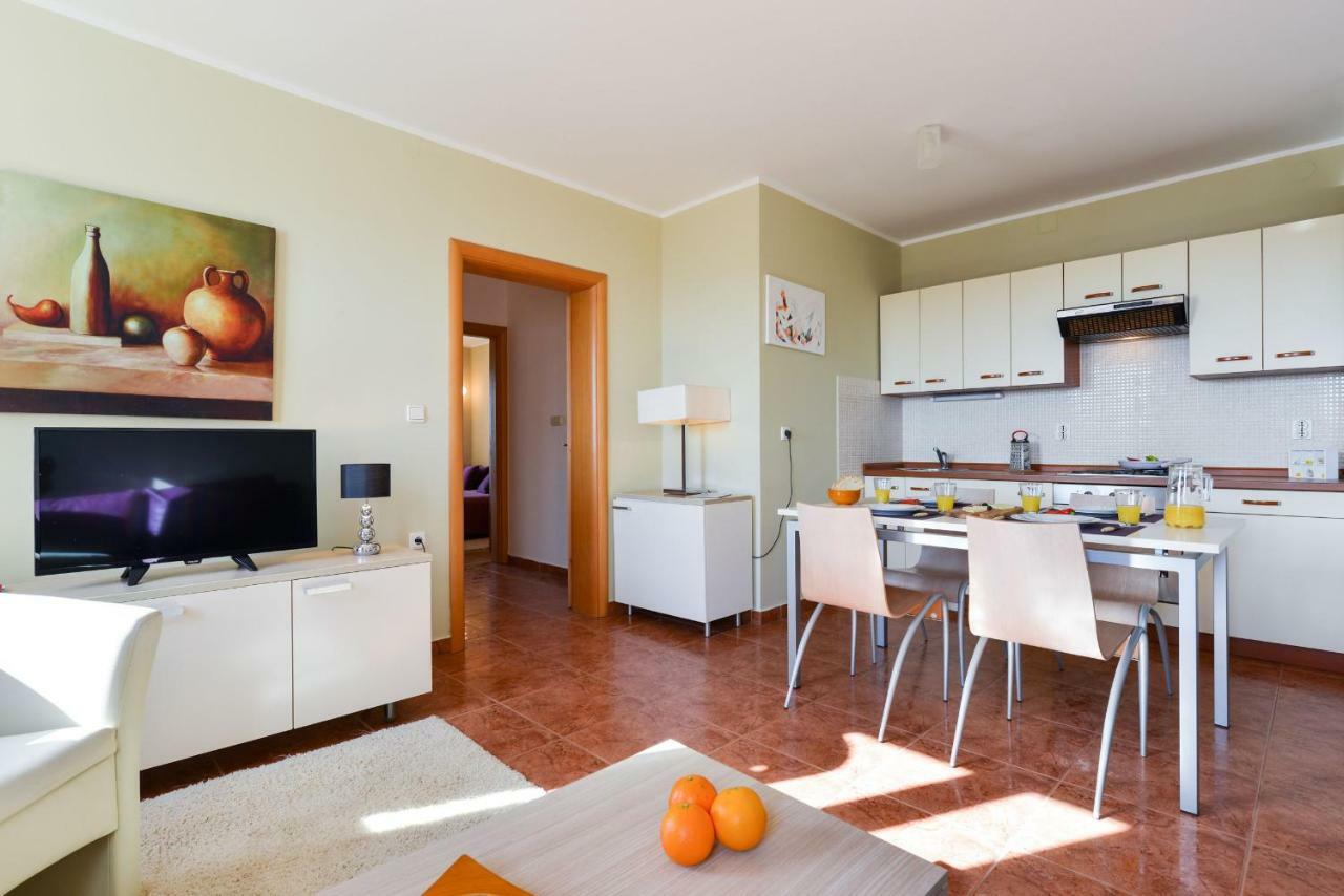 לון Cecilia Apartments מראה חיצוני תמונה