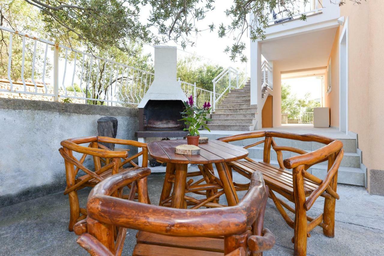 לון Cecilia Apartments מראה חיצוני תמונה